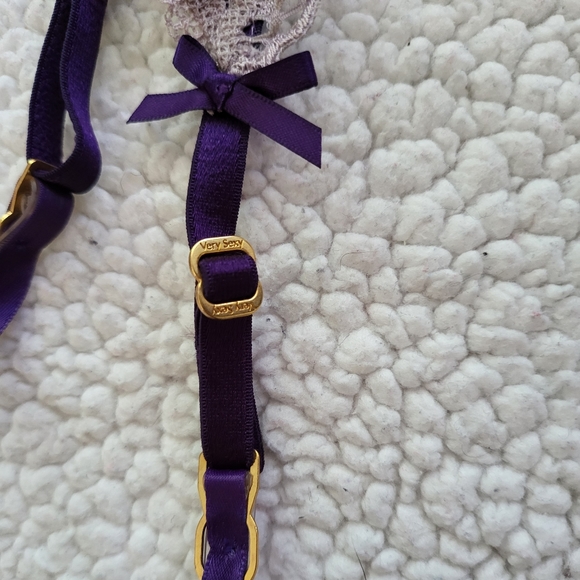 Victoria's Secret Garter Belt - Picture 7 of 8